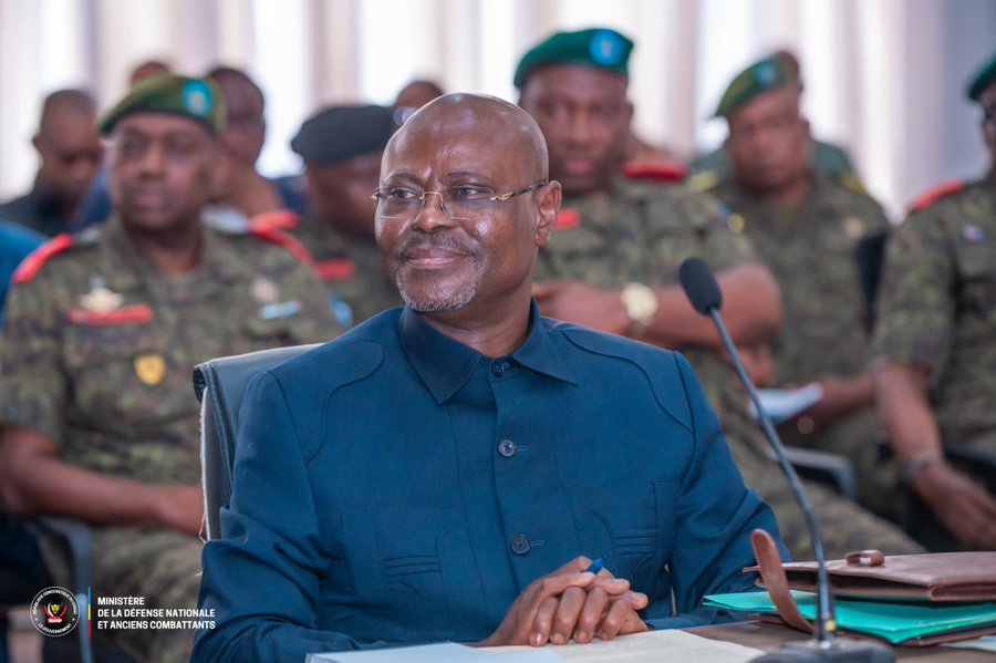 Défense Nationale : Guy Kabombo plaide pour une loi de programmation militaire ambitieuse devant les parlementaires Défense Nationale : Guy Kabombo plaide pour une loi de programmation militaire ambitieuse devant les parlementaires