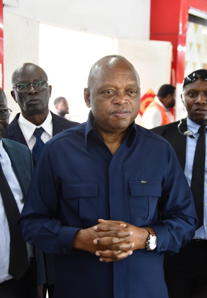 OCC: Prof. Pierre Lohohola à l’agence de Maluku pour évaluer l’impact des travaux du Projet Pont route-rail sur les infrastructures de l’Office OCC: Prof. Pierre Lohohola à l’agence de Maluku pour évaluer l’impact des travaux du Projet Pont route-rail sur les infrastructures de l’Office
